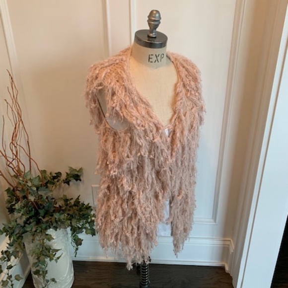 Shaggy Blush Colored Vest - Picture 1 of 12
